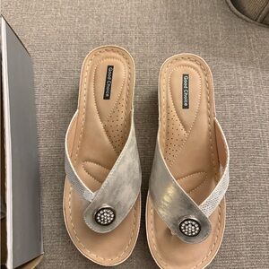 NWT Good Choice Women's Silver Sandals